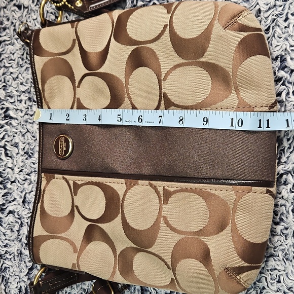 Signature Tan Coach Crossbody Bag - Picture 15 of 16
